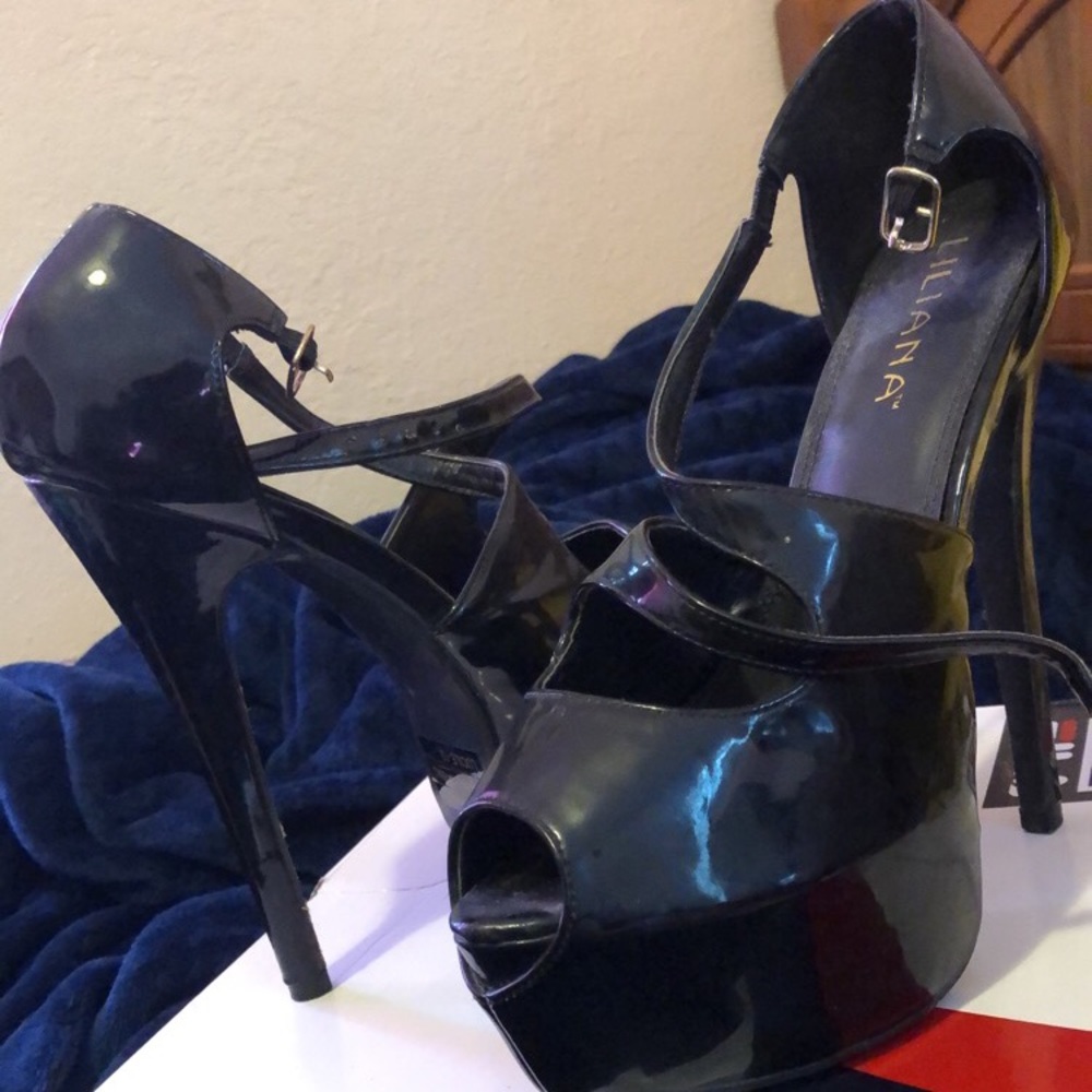 Black heels size 9